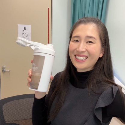 Dr Angela enjoying a chocolate Enlighten Me Shake in Chocolate flavour during her lunch break